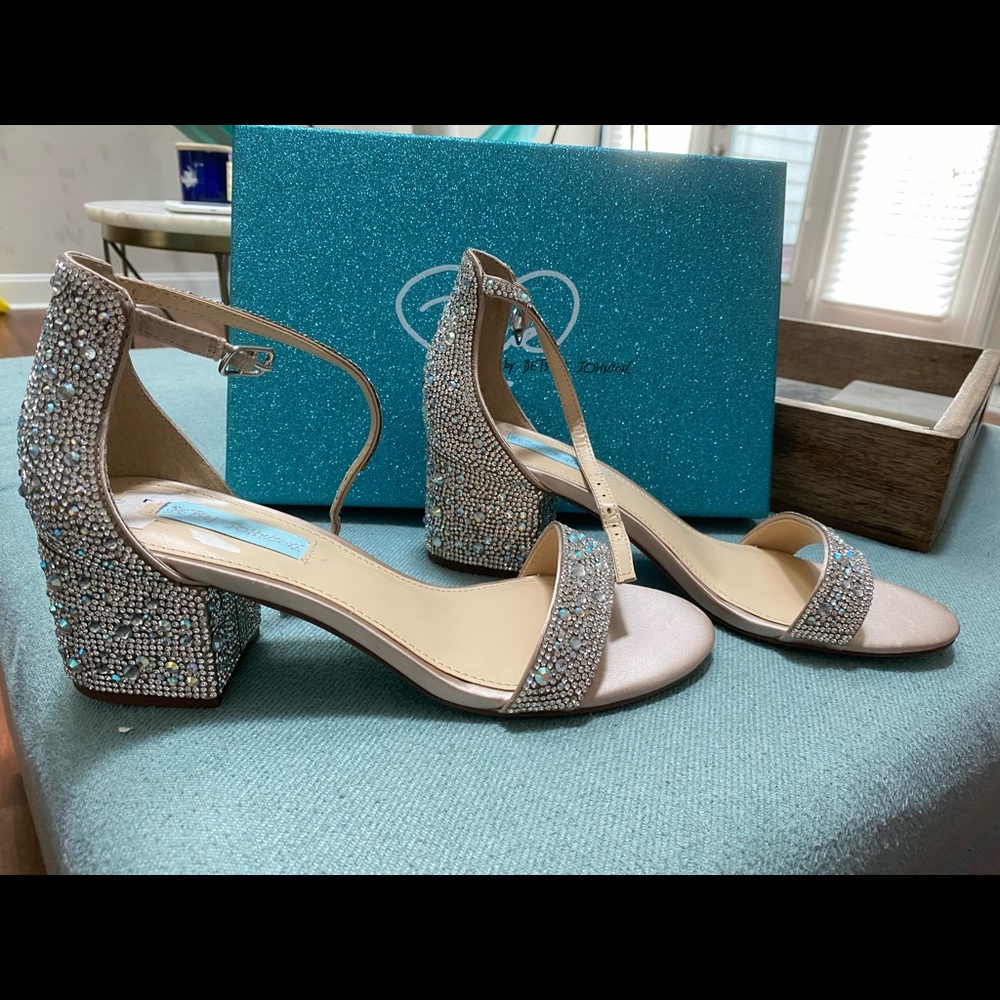 SOLD ❌❌ NIB Betsey Johnson Mari Sandals